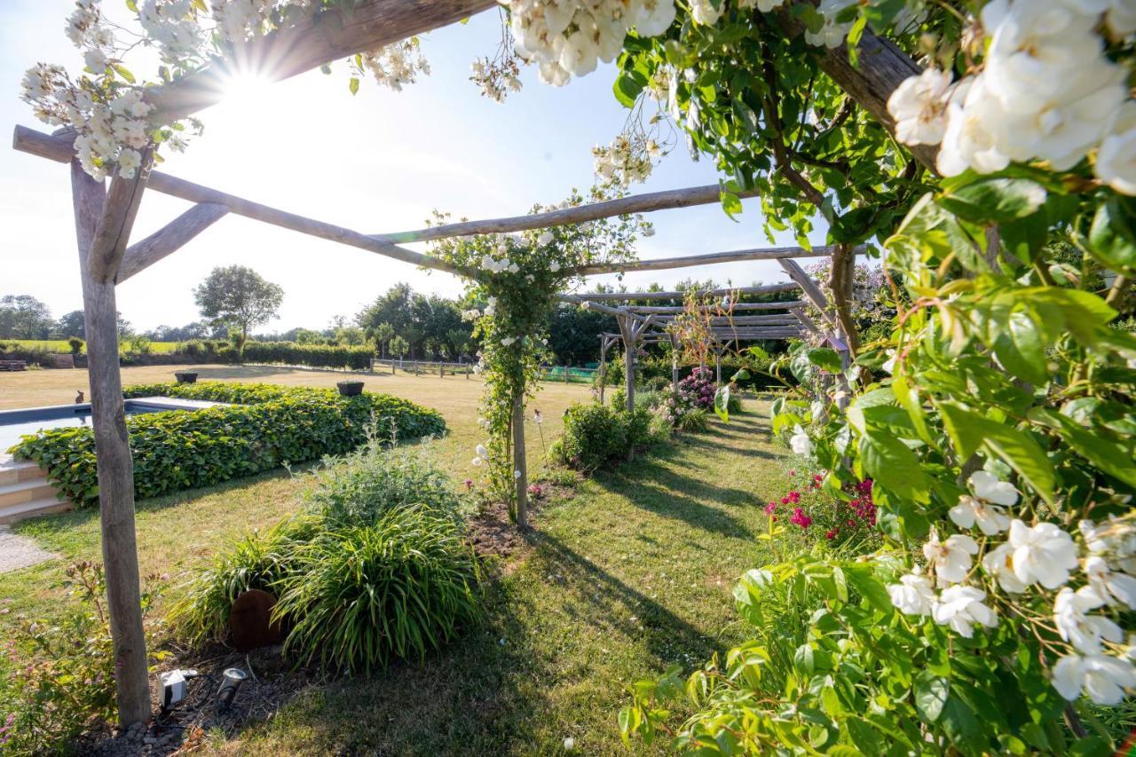 Au Manoir Des Loges Bed & Breakfast Quettreville-sur-Sienne Exterior foto